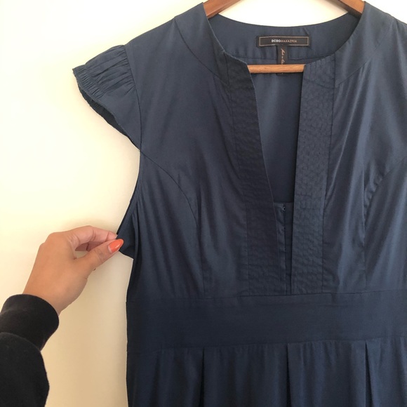 3/$15 BCBGMAXAZRIA Navy V-Neck Midi Dress - Picture 4 of 8